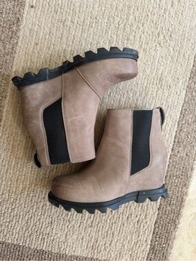 Sorel Taupe Joan Size 6